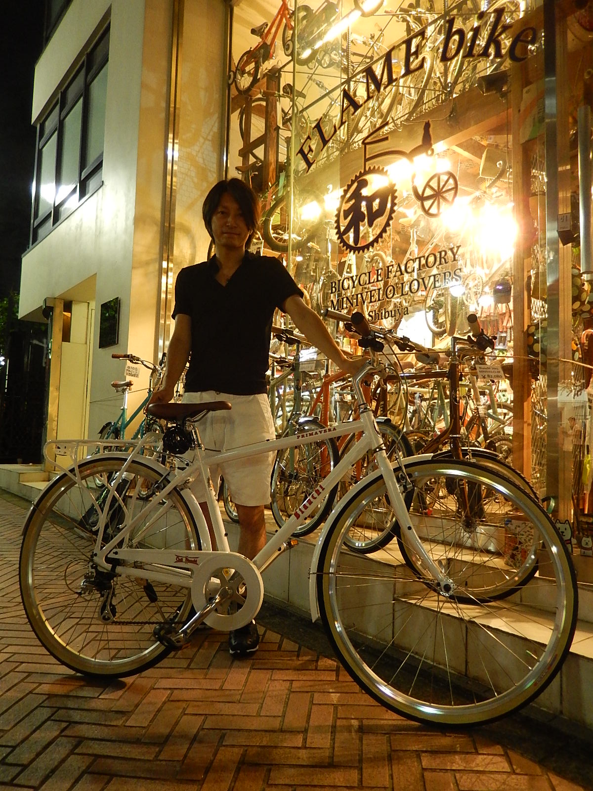 7月12日 渋谷 原宿 の自転車屋 FLAME bike前です_e0188759_2002833.jpg