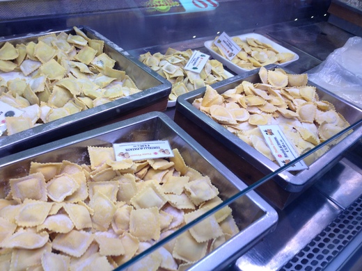 市場の生パスタ屋がランチを始めた!_a0136671_2272235.jpg