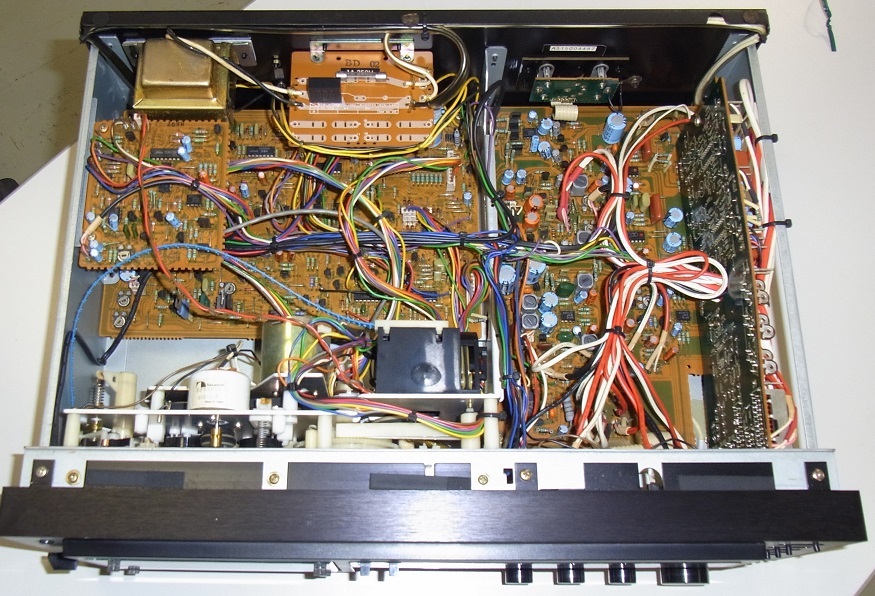 ナカミチ カセットデッキ修理 : キャンピングトレーラー奮闘記