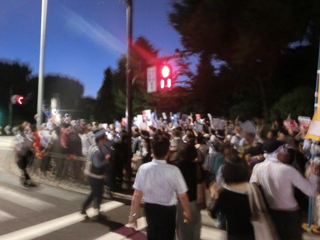 シールズ(SEALDs)の国会前集会に参加 「解釈改憲、絶対反対」_f0141310_7261120.jpg