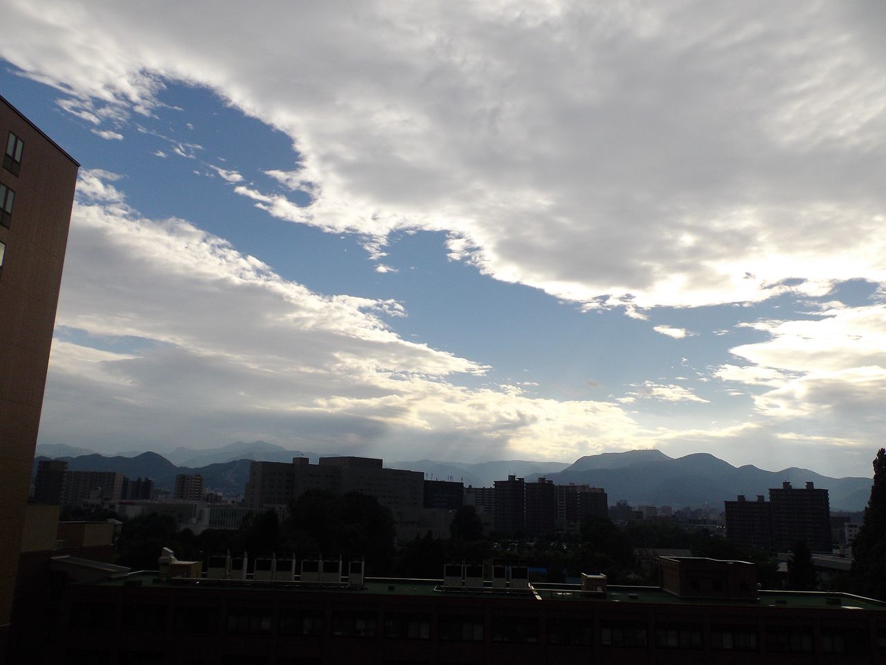 複雑に変化する夕方の空_c0025115_19344431.jpg