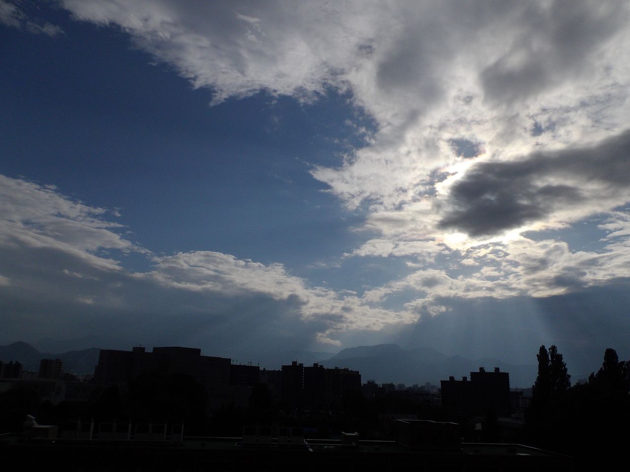 複雑に変化する夕方の空_c0025115_19354551.jpg