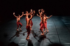 インドネシアのエコ・スプリヤントのダンス『Cry Jailolo』@鳥の演劇祭(鳥取県鹿野市)_a0054926_15204756.jpg