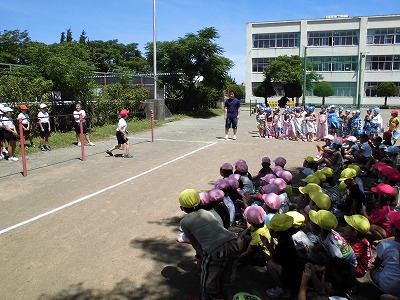 4年生が幼稚園生に鉄棒の技を発表します_b0211757_11343234.jpg