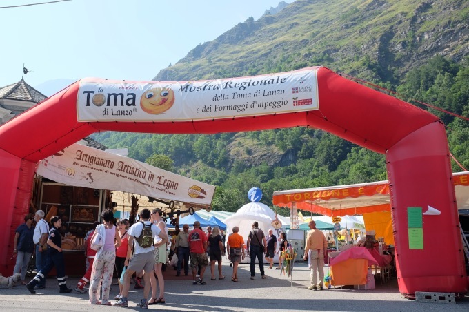 Mostra Regionale della TOMA di Lanzo 2015 ♡トーマ チーズの展示会_b0246303_06535802.jpg