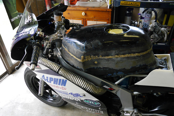 ALPHIN NSR80 NEWカラーリング&耐久タンク完成_d0067418_1593254.jpg