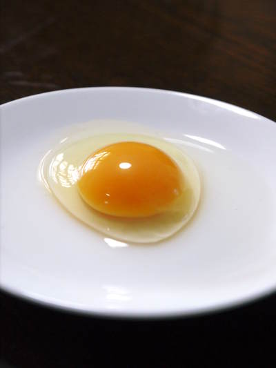 『烏骨鶏のタマゴ』数量限定で発売中!熊本県菊池市、菊池水源の山奥でのびのび暮らす烏骨鶏のタマゴです!_a0254656_18165886.jpg