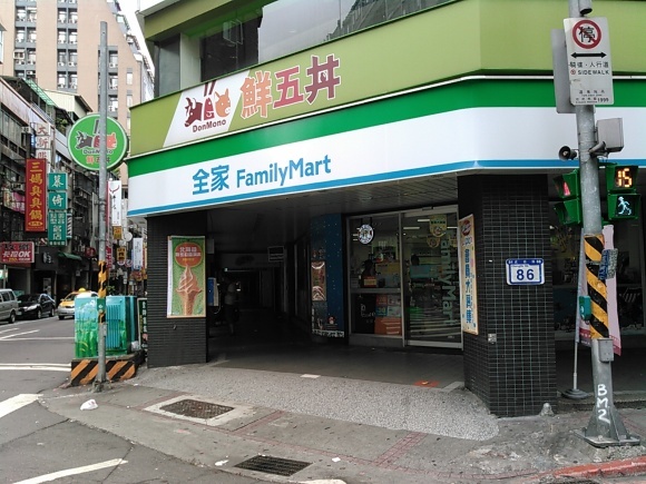 台湾レポート コンビ二編 ひとの国でもコンビニ戦争 神田にあったカレー屋元店長の最先端 ビジネスblog 寸胴鍋の底からコンニチハ