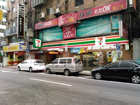 台湾レポート コンビ二編 ひとの国でもコンビニ戦争 神田にあったカレー屋元店長の最先端 ビジネスblog 寸胴鍋の底からコンニチハ