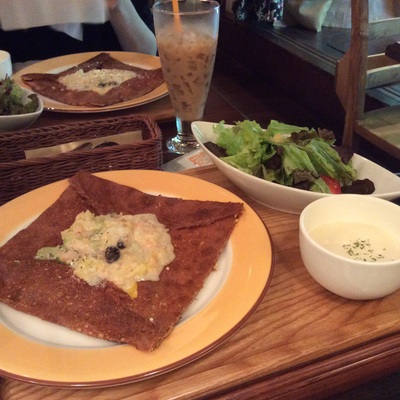 クレープリー・スタンド シャンデレールでランチ♡_e0108851_2135033.jpg