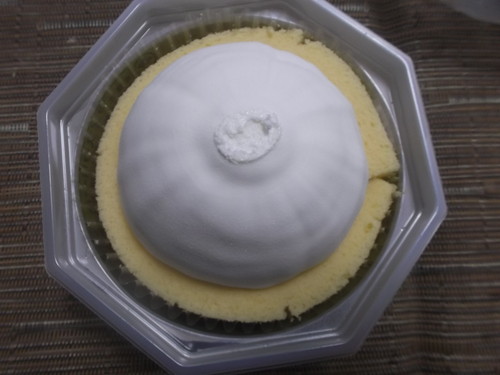 プレミアムロールケーキアイス_f0076001_2352940.jpg