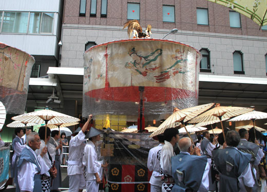 祇園祭 雨中の巡行_e0048413_1917255.jpg