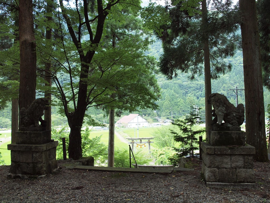根道神社と神秘的な根道清水池の風景 自然風の自然風だより