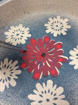 切り紙でスパッタリング_c0298879_22144819.jpg