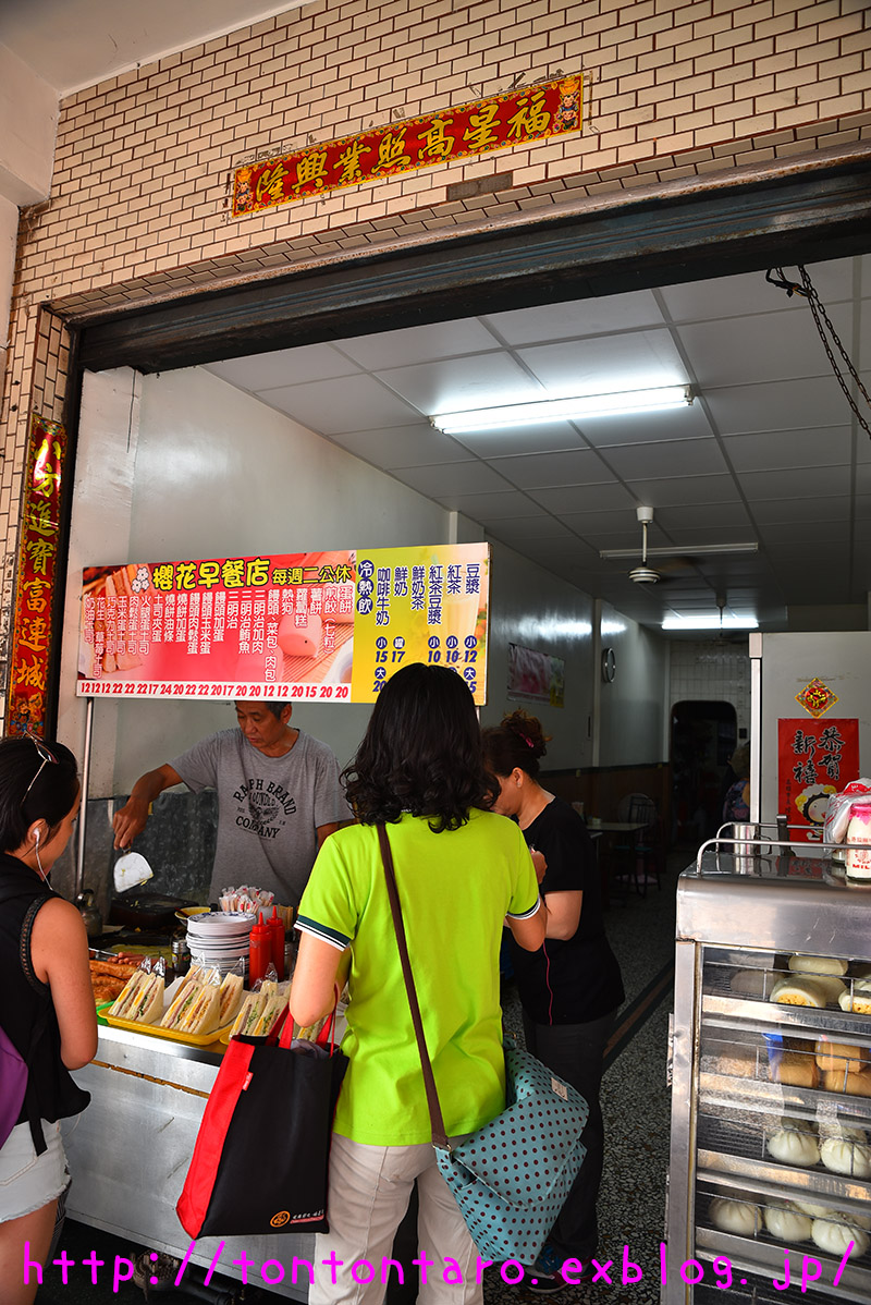 夏天不去台灣吃芒果、不然要幹嘛！台南編　その１和欣客運＆櫻花早餐店_a0112888_4101096.jpg