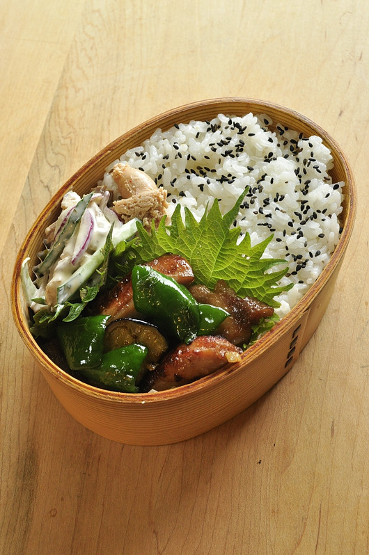 醤油鶏野菜炒め弁当_b0171098_8201357.jpg