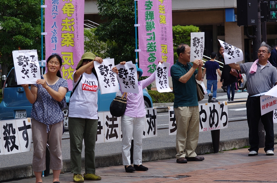 アベ政治を許さない 大津パルコ前で一斉に♪_d0251322_1814359.jpg