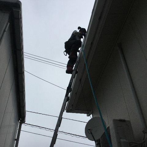 高所命綱付きの雨樋清掃_f0031037_20214831.jpg