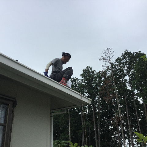 高所命綱付きの雨樋清掃_f0031037_20221269.jpg