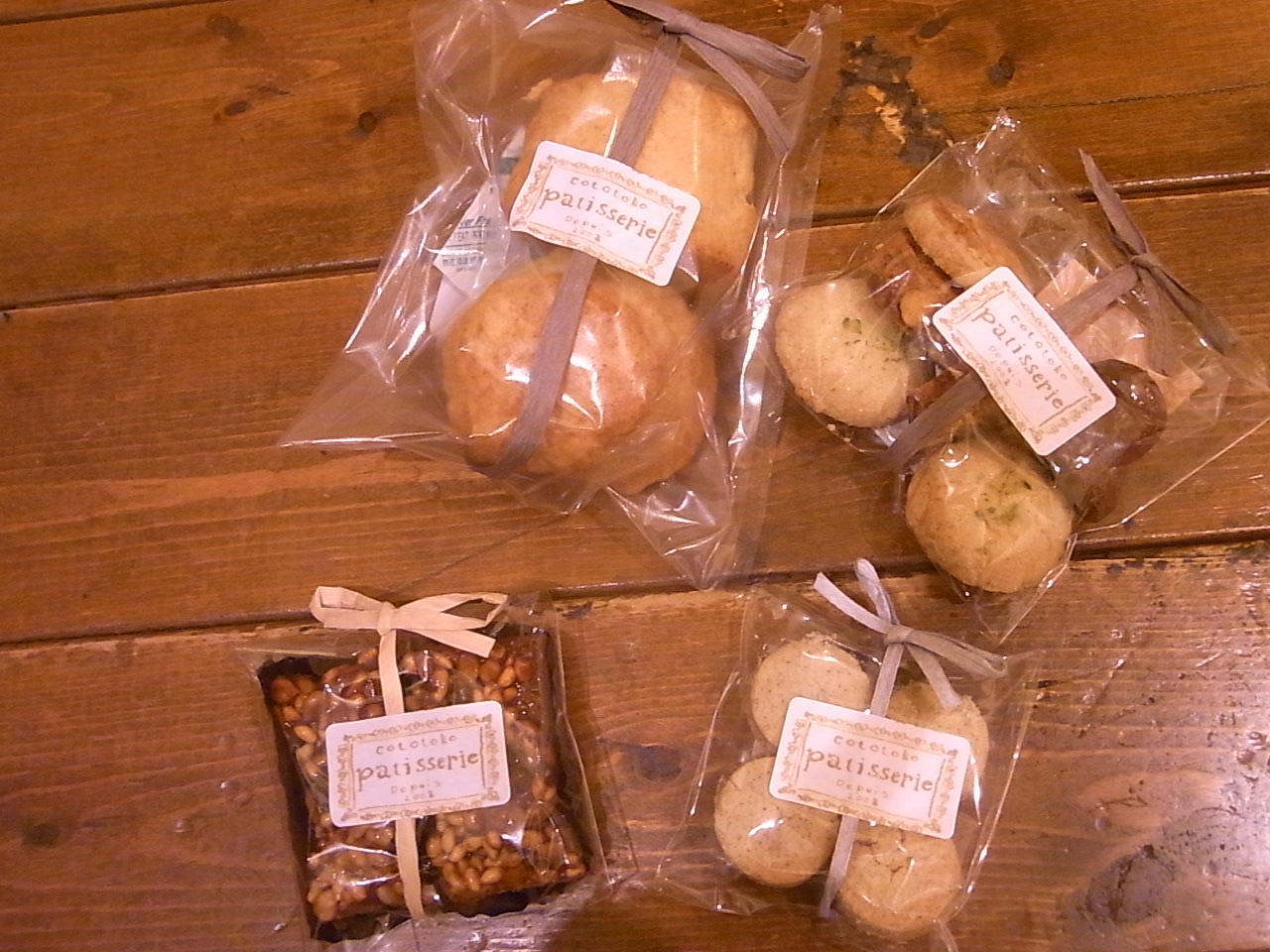 cototokoさん焼菓子とスコーン入荷しました!_d0322493_11392535.jpg