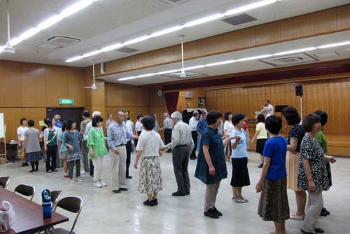 初心者講習会も終了して会員として踊りましょう。_b0337729_835379.jpg