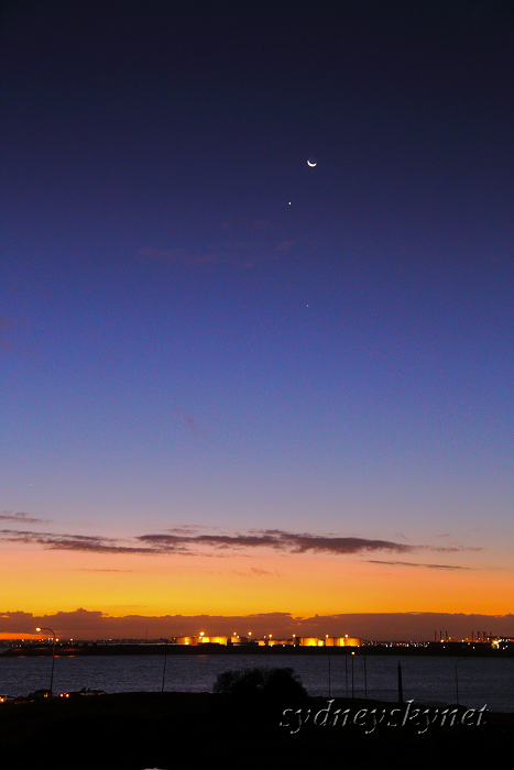 夕焼けと金星と木星と壊れそうな三日月_f0084337_19533546.jpg