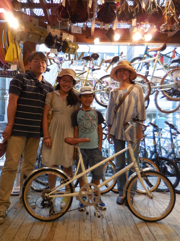 7月19日 渋谷 原宿 の自転車屋 FLAME bike前です_e0188759_1631971.jpg
