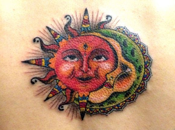 太陽と月のｔａｔｔｏｏ ｓｈｕｎ Gooddays Tattoo