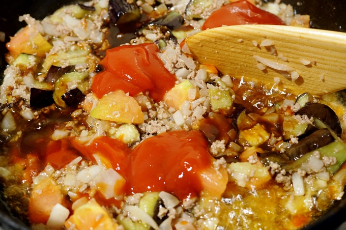 【採れ立て菜園野菜でミートパスタ】＆【お裾分け分は　あき流ジャーパスタで】♪_b0033423_204327.jpg