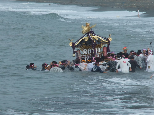 暁の祭典”濱降り祭”...茅ヶ崎_b0137932_1010309.jpg