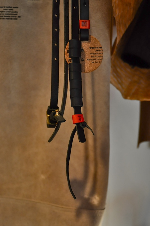 leather strap_b0172633_13154157.jpg