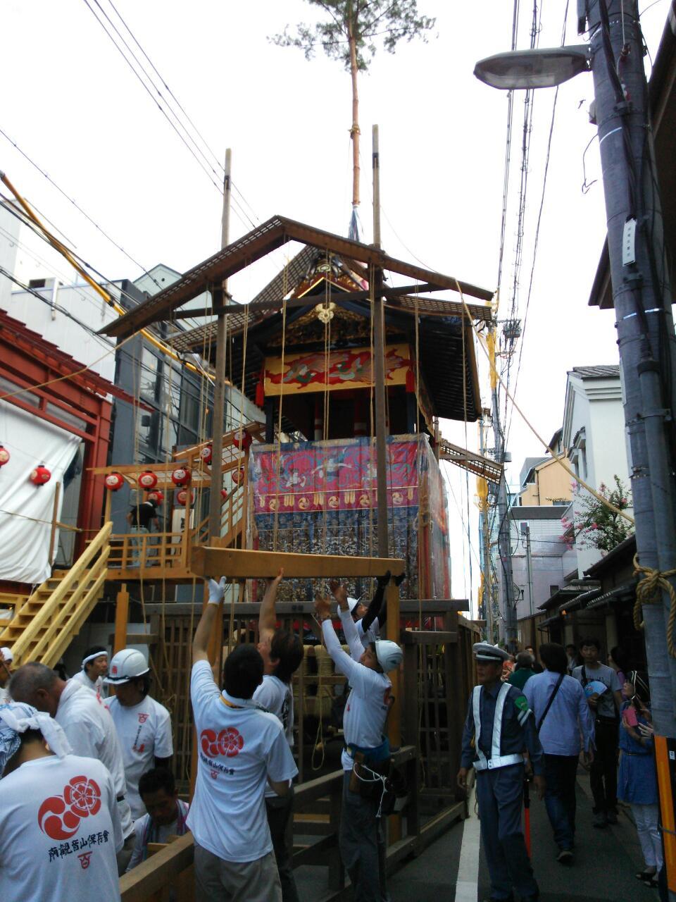 祇園祭(後祭)の鉾建てと坊や_c0331446_22391341.jpg