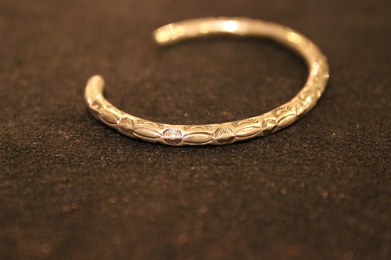 レイアダカイ　ナローバングル　筆記体 Indian-Jewellery 