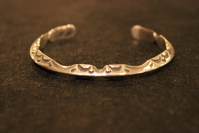 レイアダカイ　ナローバングル　筆記体 Indian-Jewellery 