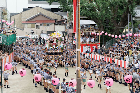 桟敷席で「追い山ならし（櫛田入り）」を観覧_b0181459_1593132.jpg