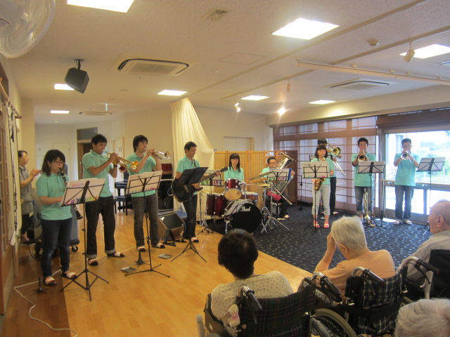 ホーリーナイツ演奏会_e0191174_2215479.jpg