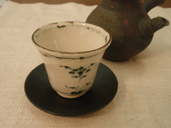 藤田佳三さんの染付け小湯のみとお茶托_b0132442_17201352.jpg