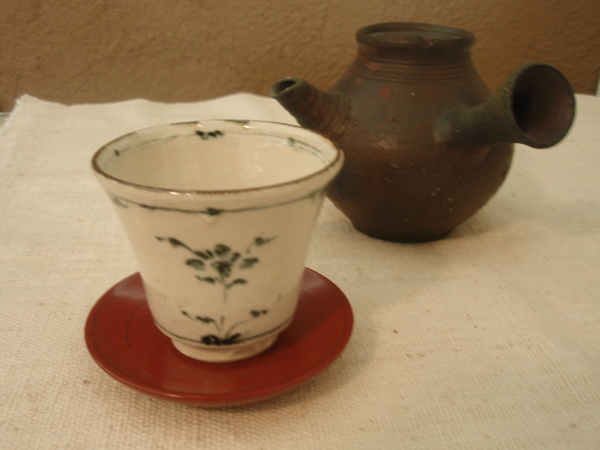 藤田佳三さんの染付け小湯のみとお茶托_b0132442_17202243.jpg