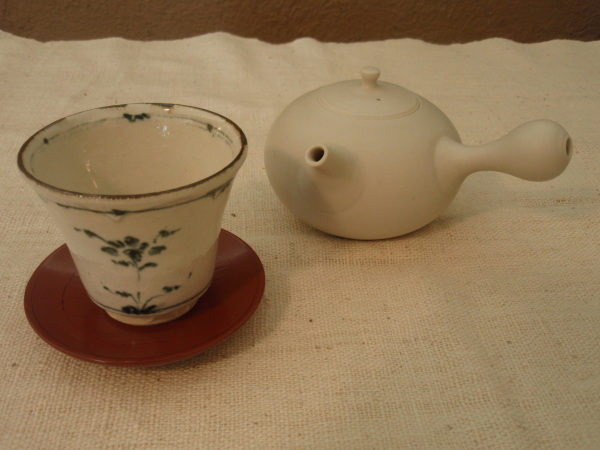 藤田佳三さんの染付け小湯のみとお茶托_b0132442_17202909.jpg