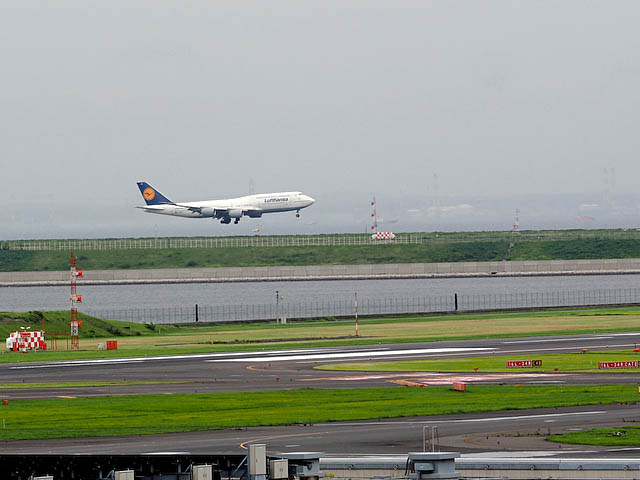 Lufthansa B747-830(D-ABYK)と再会_f0199866_1946431.jpg