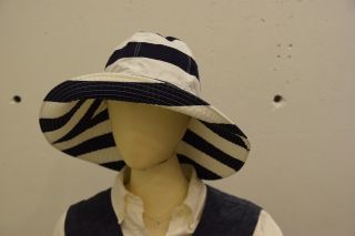 暖かい夏の陽射し に マストなもの 。 _b0110582_19391048.jpg