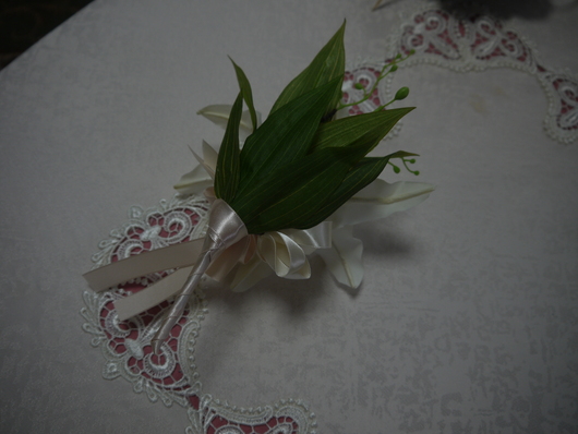 北の花籠の職人的人気のブートニア_a0123133_12162947.jpg