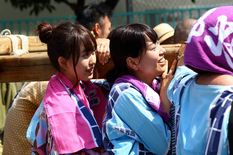 羽田神社の夏季例大祭「羽田まつり」は、神輿を左右九十度に倒します_b0291402_16125719.jpg