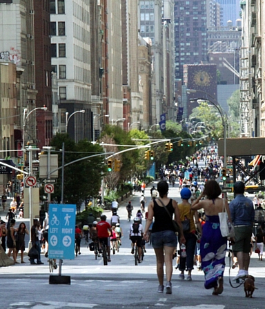 NY最長の歩行者天国イベント、Summer Streetsに巨大 ウォーター・スライダーが登場予定_b0007805_10133970.jpg