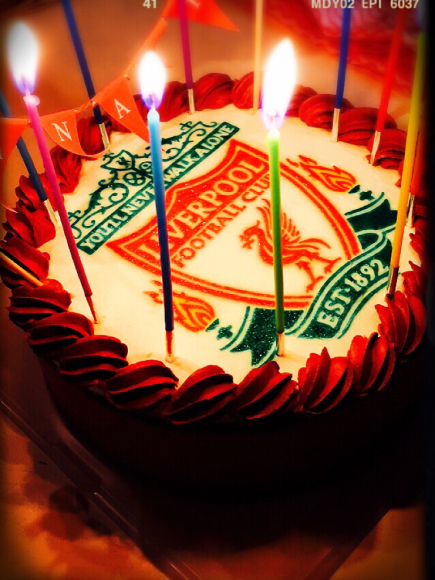 リバプールケーキ 完成  LIVERPOOL FC CAKE2_f0305147_09234710.jpg