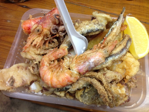 中央市場のフィッシュ&チップス屋_a0136671_244183.jpg