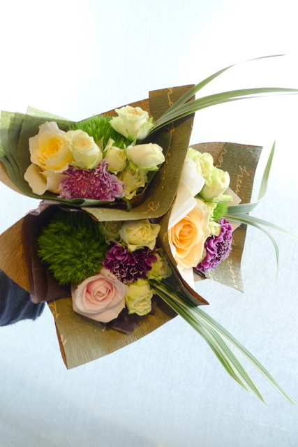 ご家族での米寿会でプレゼントの花束。ブーケ1種と、ミニブーケ3種。北7条にお届け。_b0171193_21270486.jpg