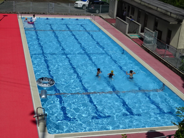 新居浜市別子小中学校のプール 15 7 26 徳ちゃん便り 新居浜市別子小中学校のプール 15 7 26 徳ちゃん便り