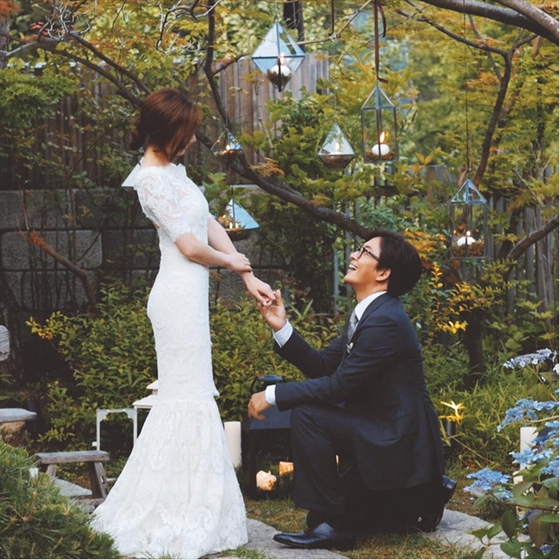 朝鮮日報7/27☆ペ・ヨンジュン＆パク・スジン結婚、ブーケはワン・ジヘに_a0087238_20233860.jpg