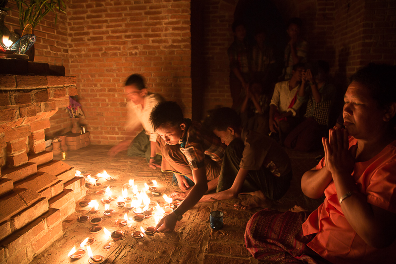 ミャンマー仏塔復興プロジェクト　45　ろうそく祭り_c0248100_14371324.jpg